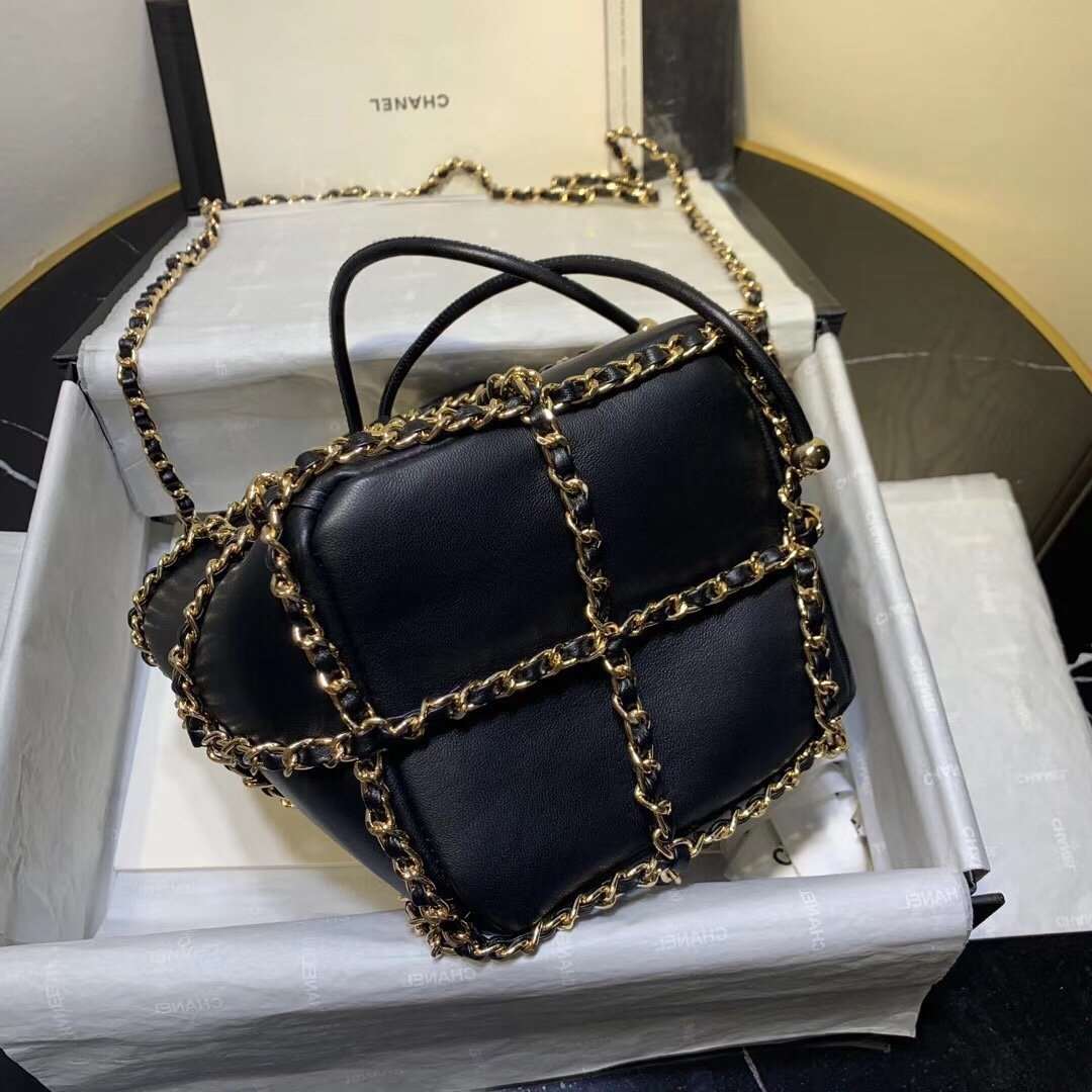 the-official-online-store-of-chanel-bucket-chain-drawstring-bag-2021-online-hot-sale_4.jpg