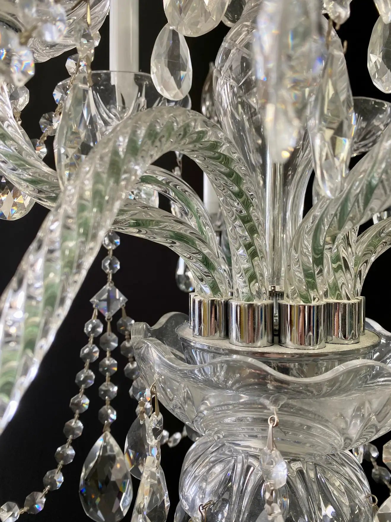 we-make-buying-your-favorite-art-deco-style-christal-chandelier-in-the-manor-of-waterford-10-arms-on-sale_10.webp