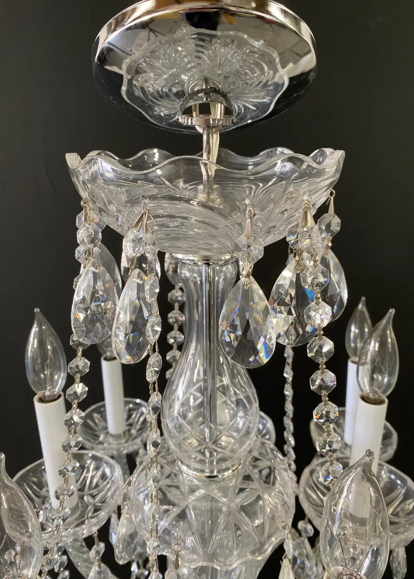 we-make-buying-your-favorite-art-deco-style-christal-chandelier-in-the-manor-of-waterford-10-arms-on-sale_9.webp