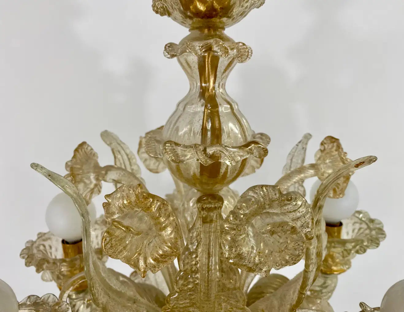 find-your-new-favorite-gold-dust-murano-daffodil-chandelier-6-arms-fashion_7.webp