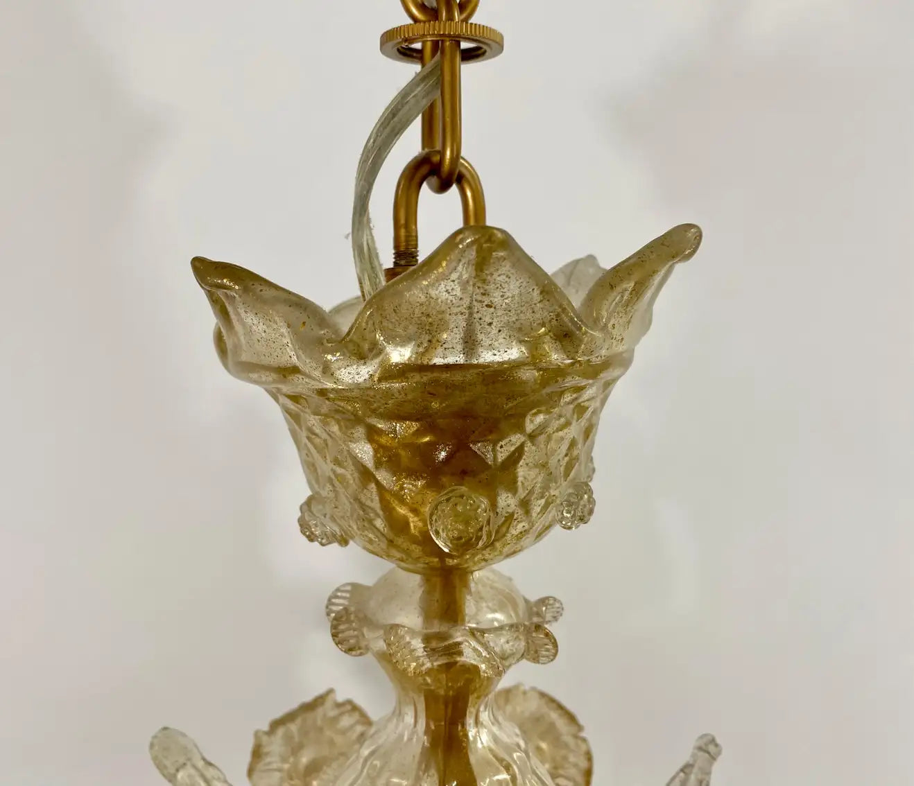 find-your-new-favorite-gold-dust-murano-daffodil-chandelier-6-arms-fashion_9.webp