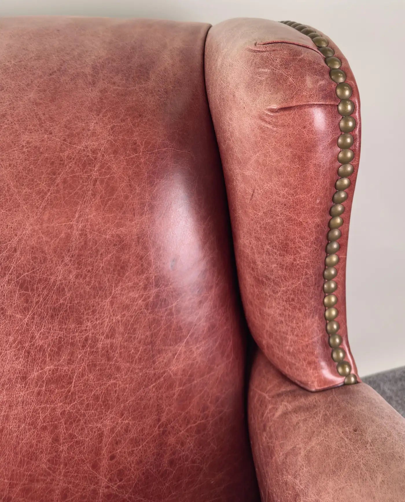 discount-american-classical-style-distressed-leather-red-brown-oversized-club-chair-online-now_8.webp